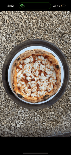 margarita pizza image