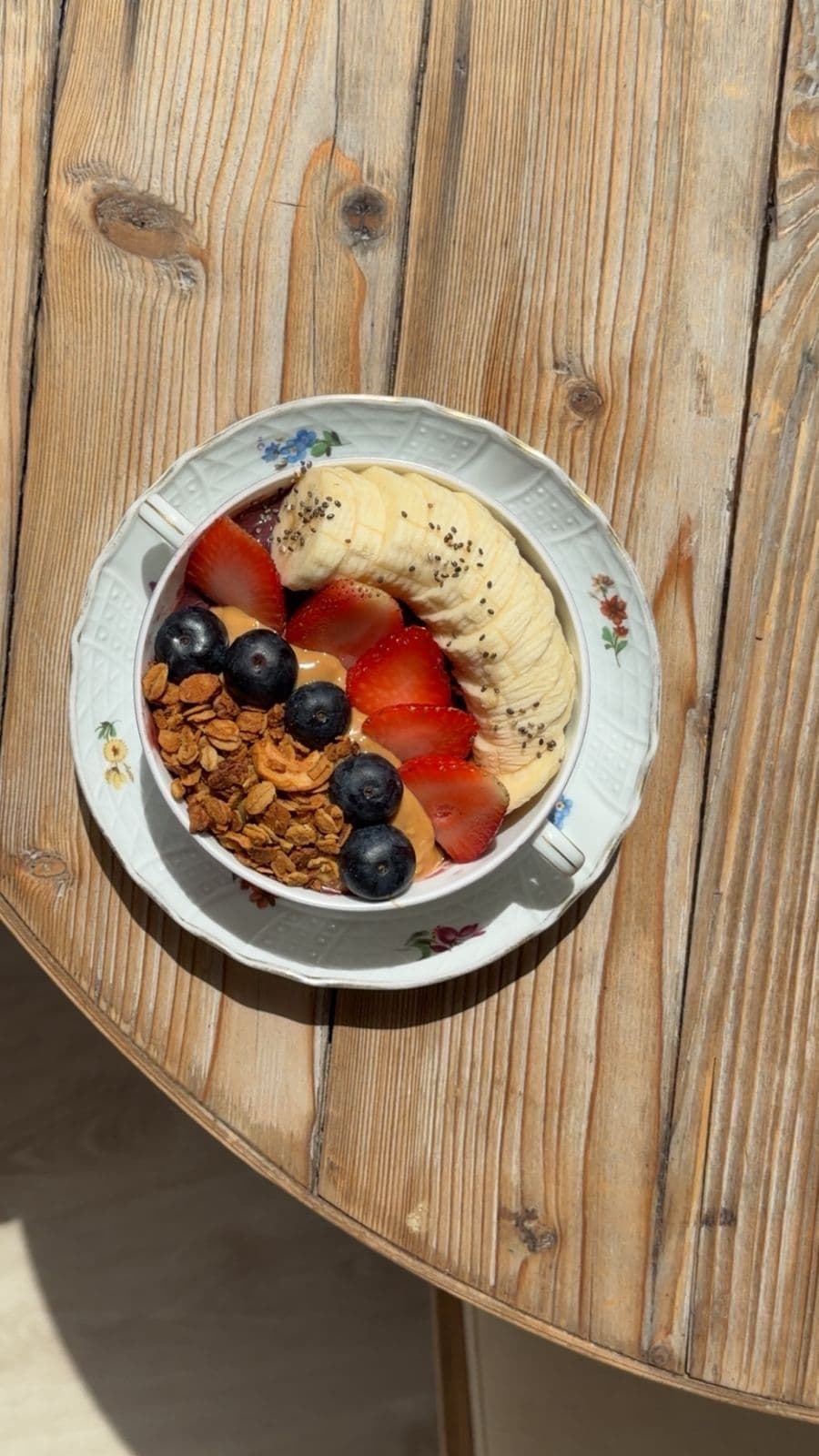 Acai bowl image
