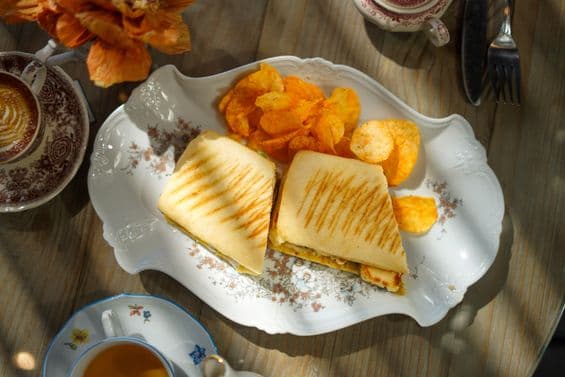 Halloumi sandwich image