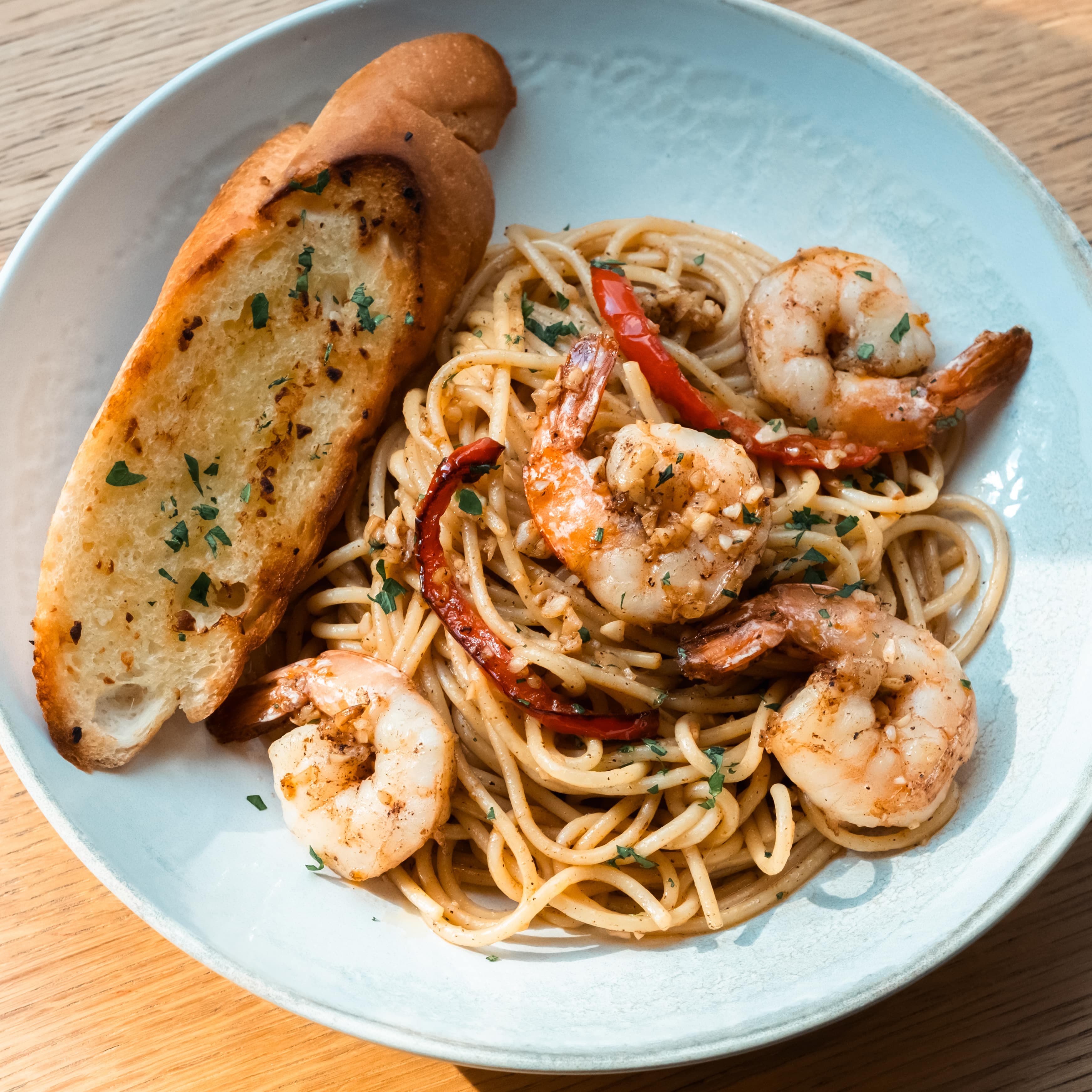 Garlic Shrimp Pasta image
